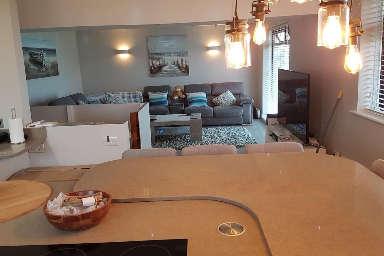 3 Bedroom Deganwy Sea View Beach House Ll31 Extérieur photo